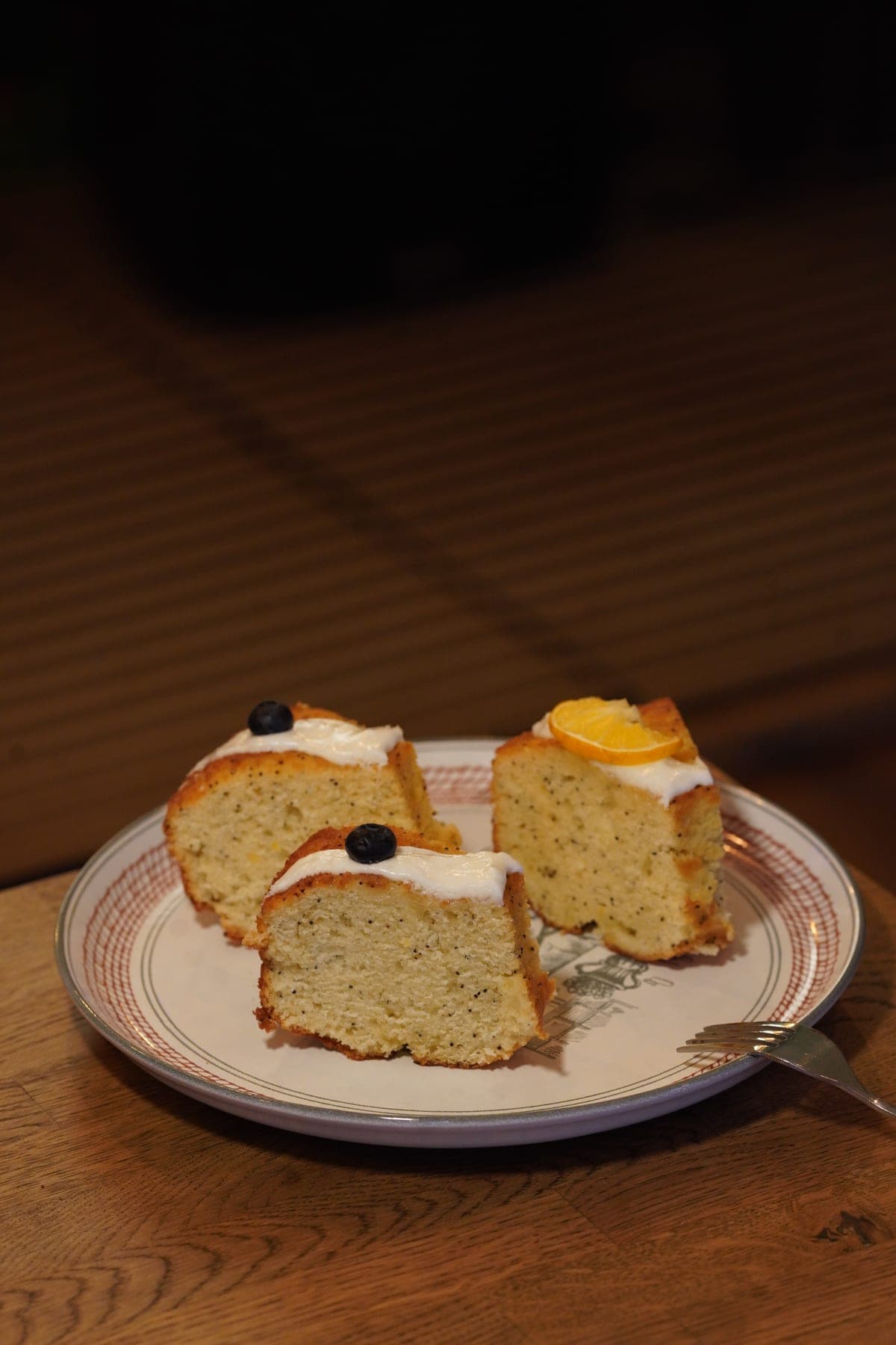 Limonlu haşhaşlı kek dilimleri